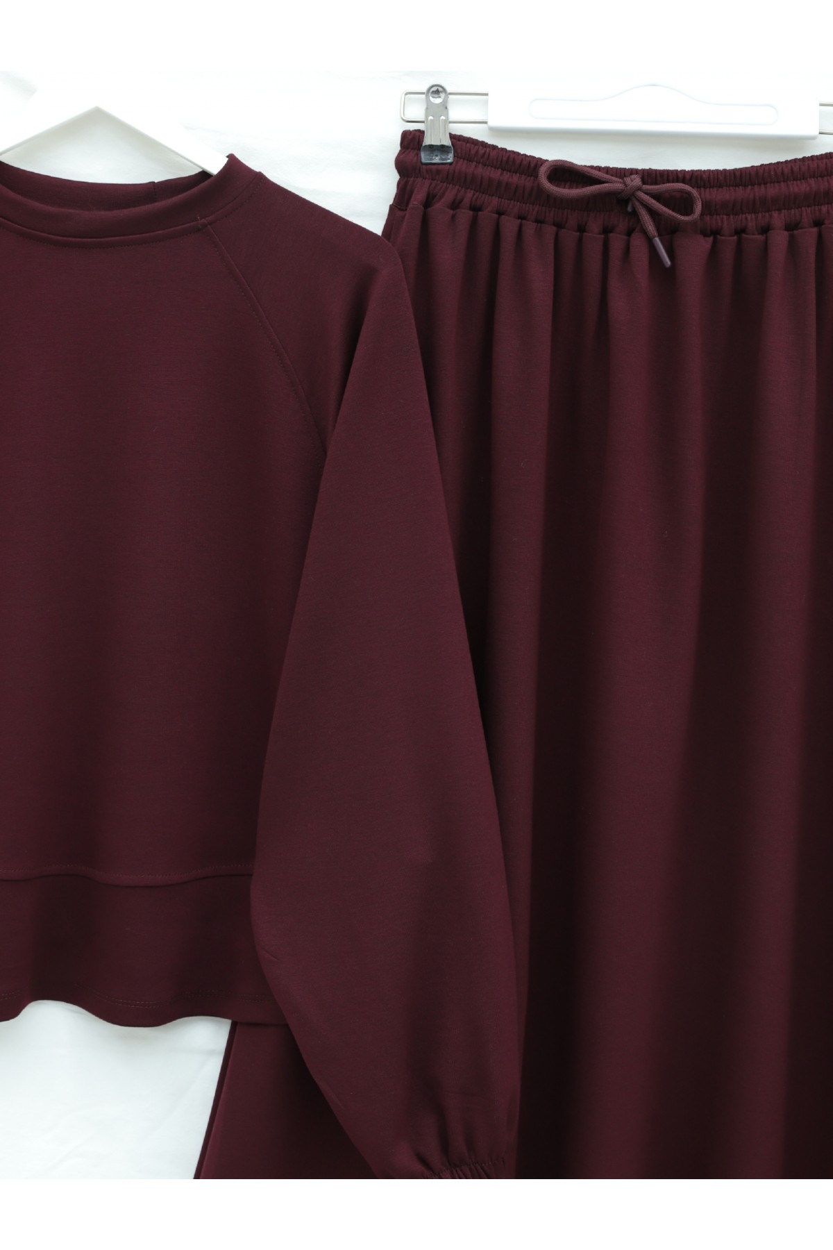طقم تنورة بياقة دائرية وأكمام واسعة وخصر مطاطي -بوردو