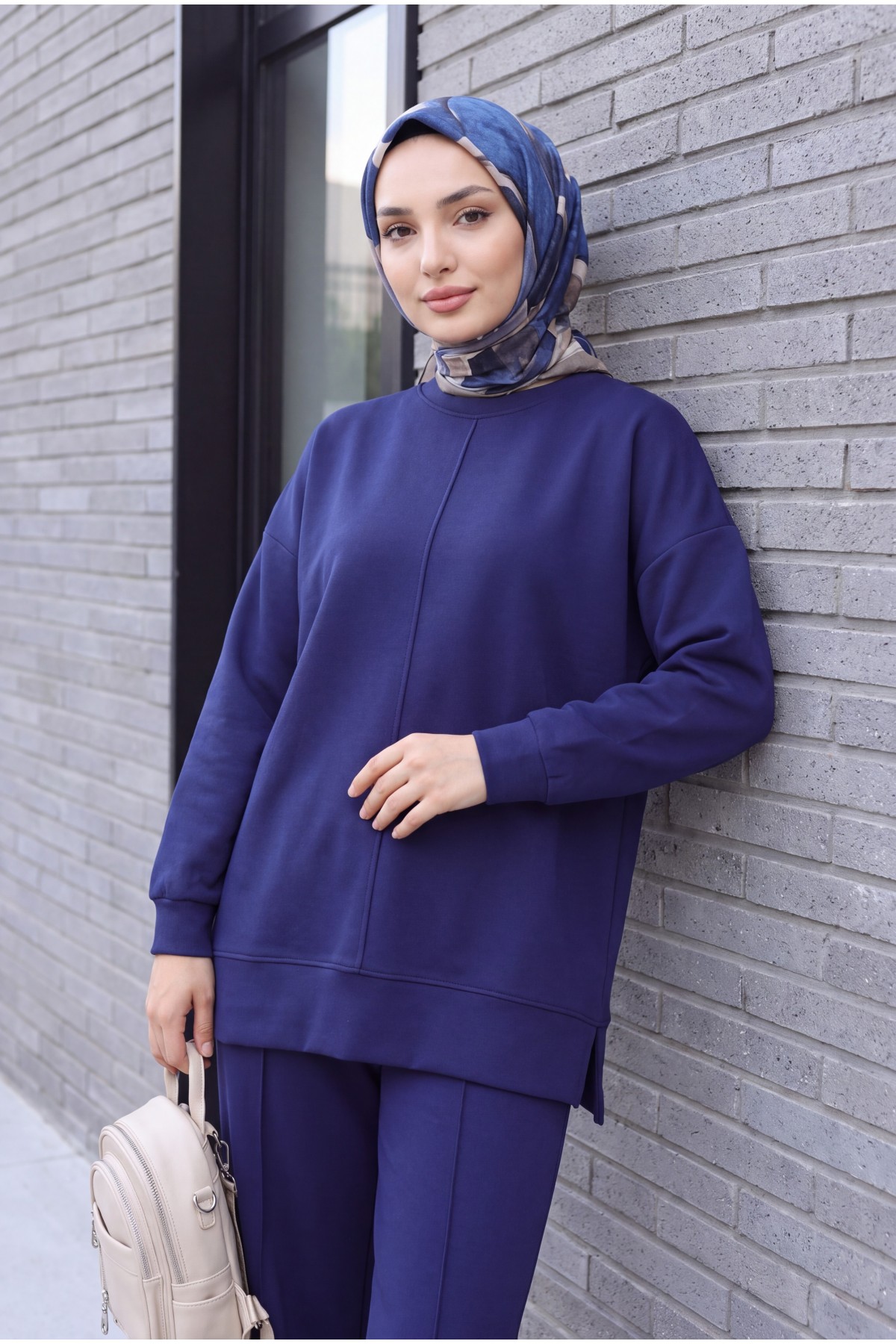 Yanları Yırtmaçlı Önü Çimalı Pantolonlu Oyşo Takım  -Lacivert