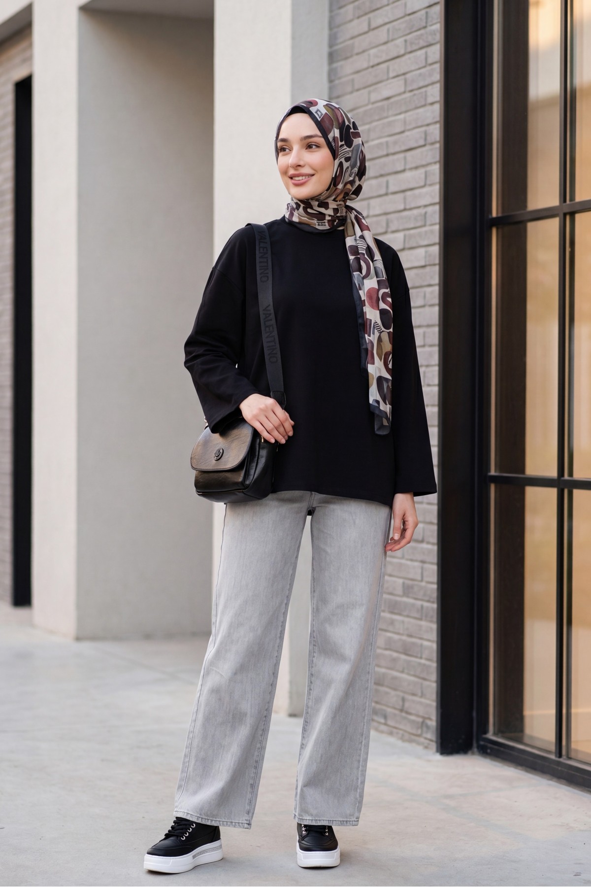 سويت شيرت قطني واسع بأكمام طويلة ورقبة دائرية -أسود