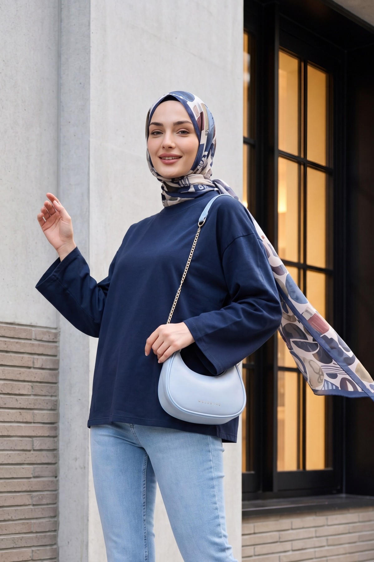 سويت شيرت قطني واسع بأكمام طويلة ورقبة دائرية -كحلي