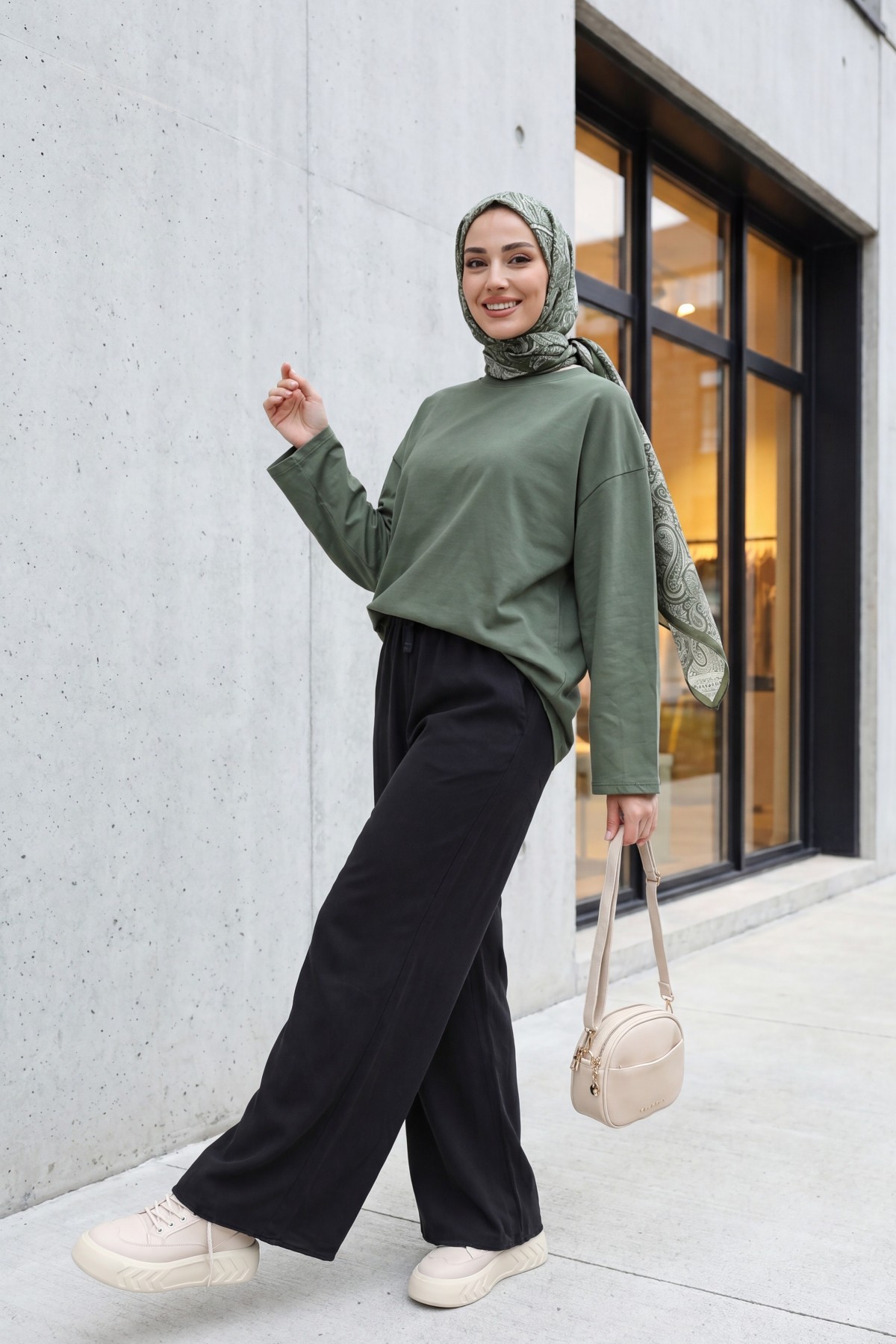 سويت شيرت قطني واسع بأكمام طويلة ورقبة دائرية -خاكي