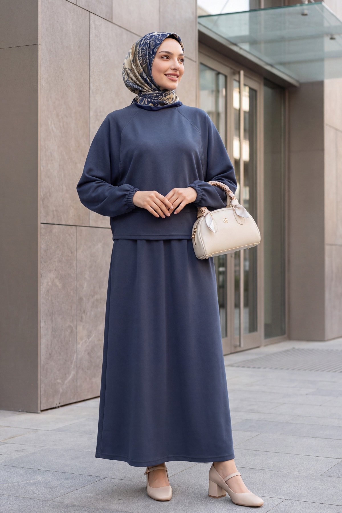 طقم أويشو بأكمام واسعة، وخصر مطاطي، وياقة دائرية، وتنورة  -لون مدخن