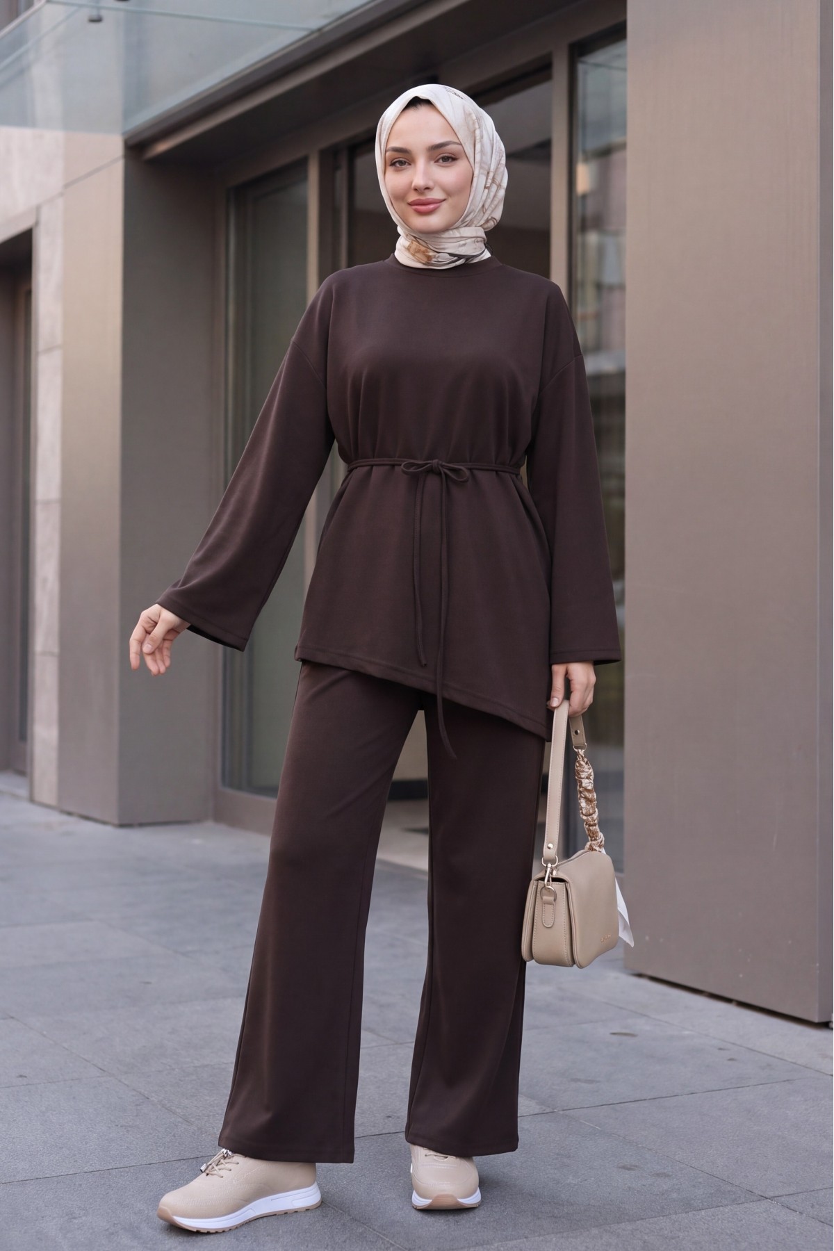 Asimetrik Kesim Beli Kemerli Pantolonlu Oversize Penye Takım -Kahverengi