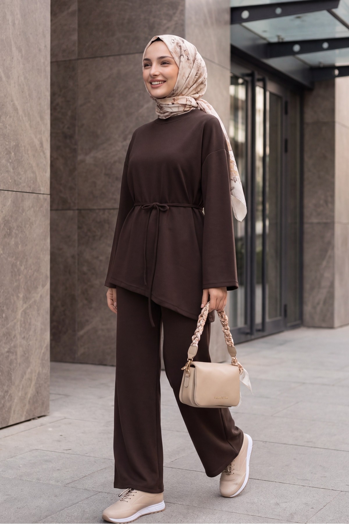 Asimetrik Kesim Beli Kemerli Pantolonlu Oversize Penye Takım -Kahverengi