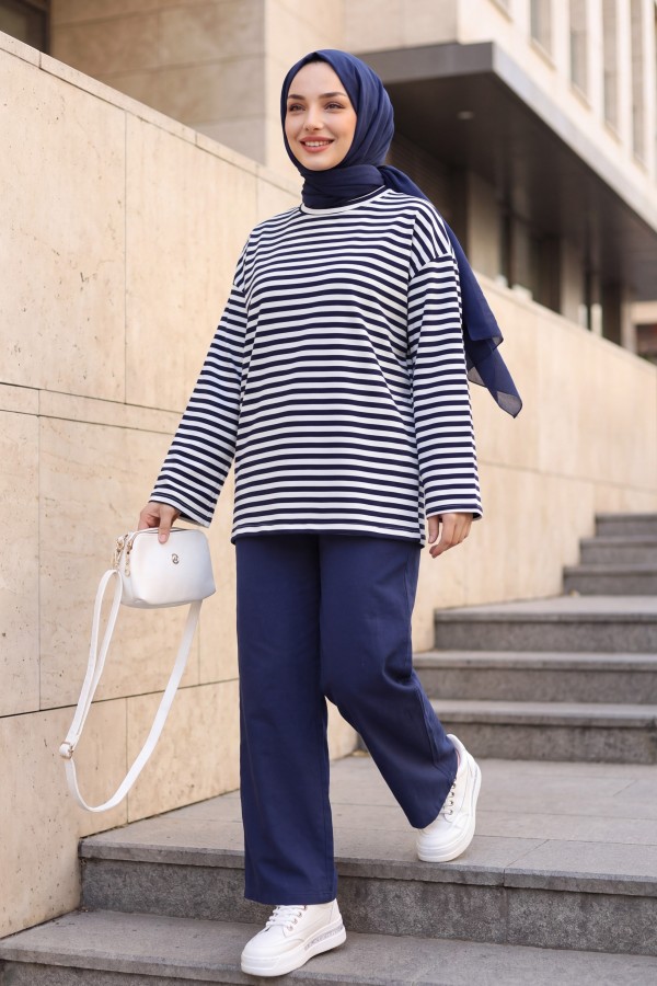 Oversized Crew-Neck Sweatshirt with Thick Stripes and Stretch Fabric -dark lacquer