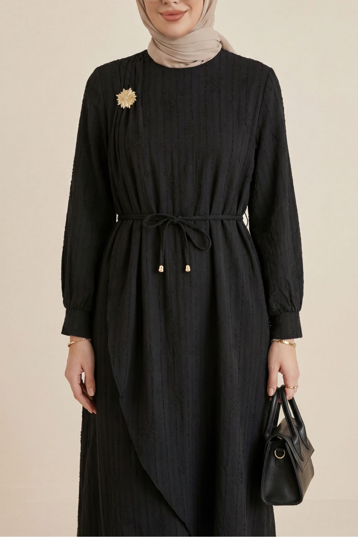 Önü Çift Kat Belden Bağlamalı Broşlu Astarlı Keten Elbise -Siyah