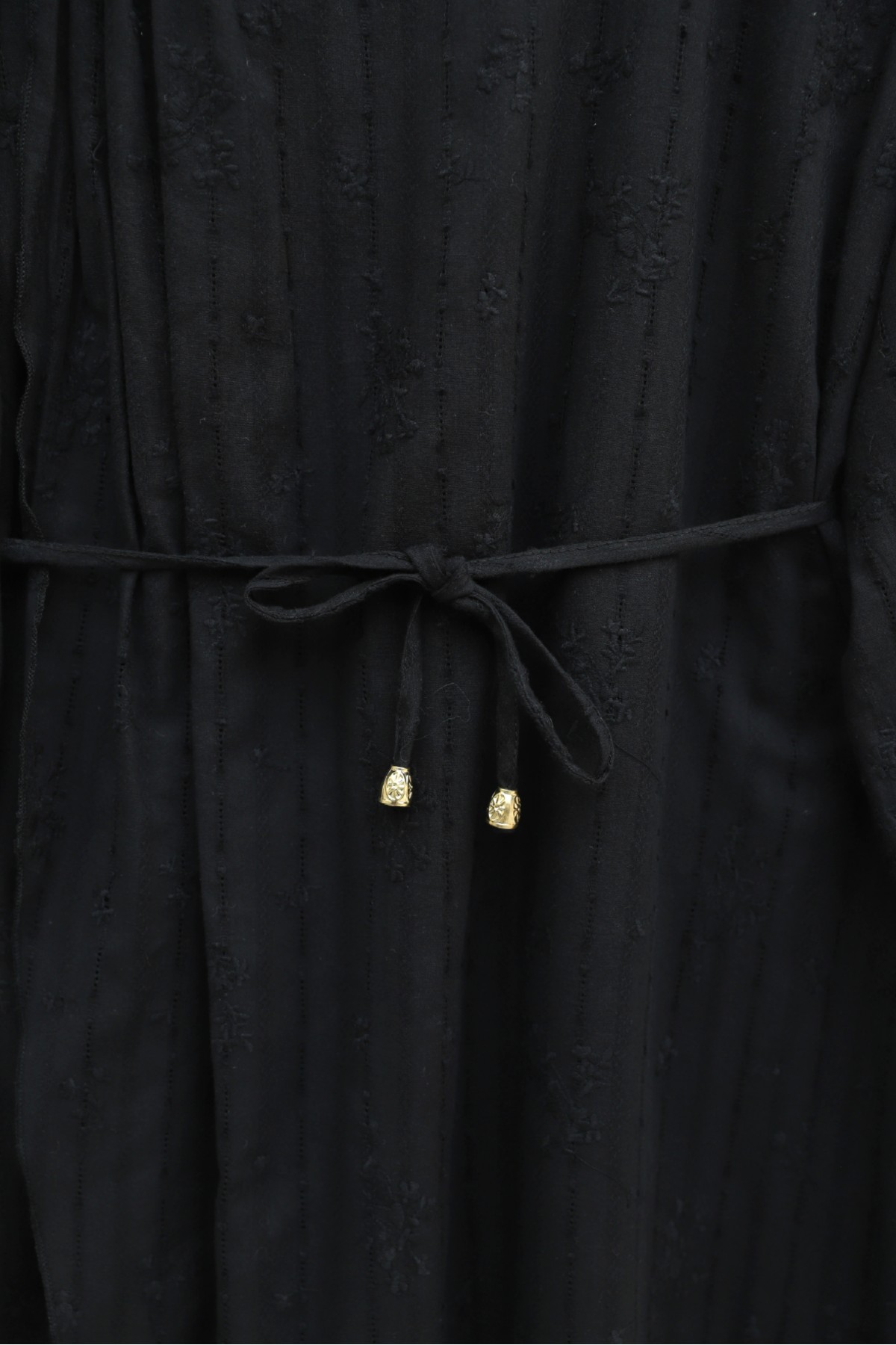 Önü Çift Kat Belden Bağlamalı Broşlu Astarlı Keten Elbise -Siyah