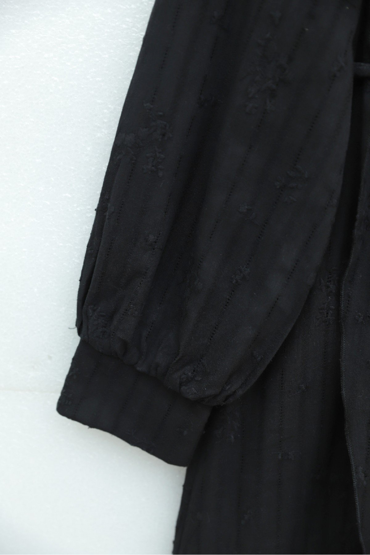 Önü Çift Kat Belden Bağlamalı Broşlu Astarlı Keten Elbise -Siyah