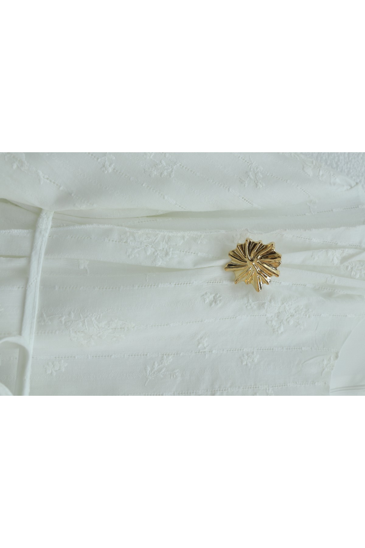 Önü Çift Kat Belden Bağlamalı Broşlu Astarlı Keten Elbise -Beyaz