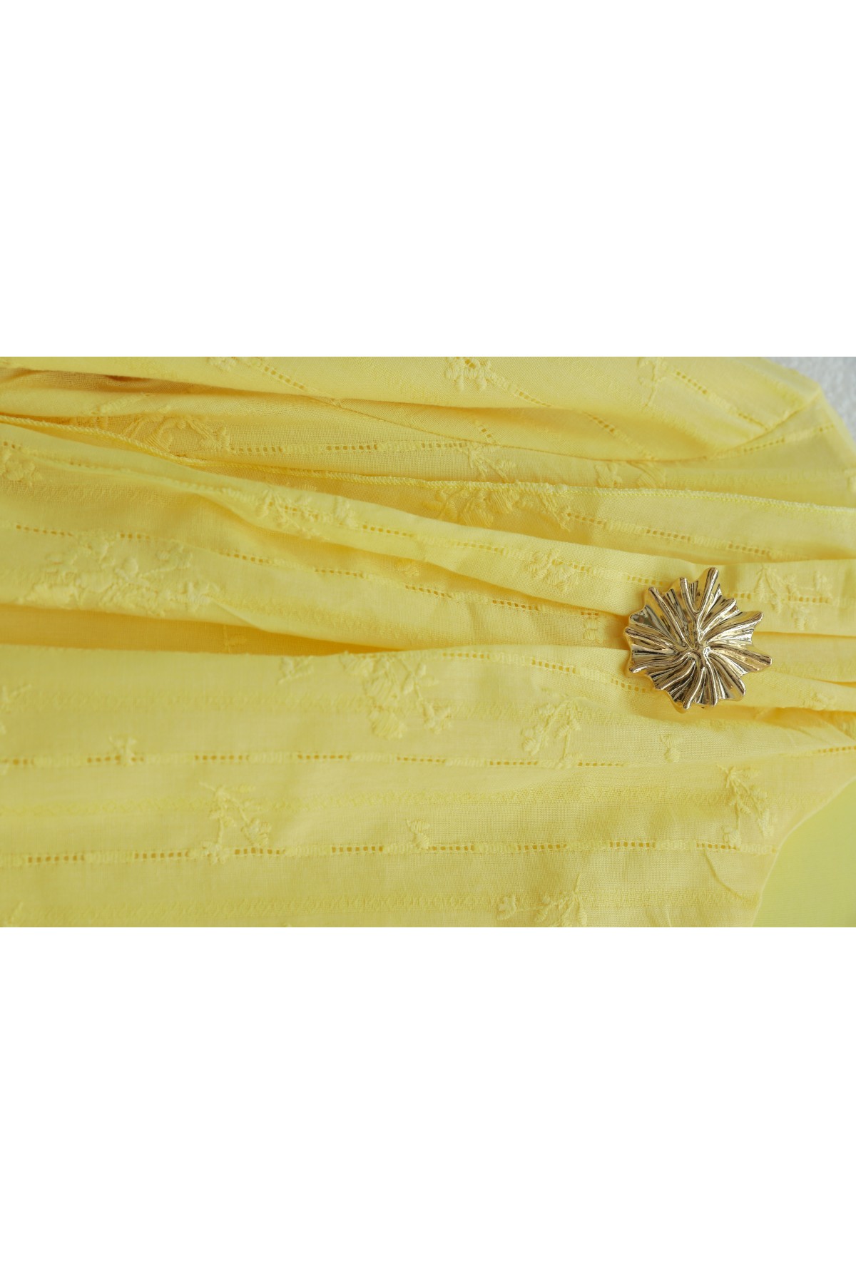 Önü Çift Kat Belden Bağlamalı Broşlu Astarlı Keten Elbise -Sarı