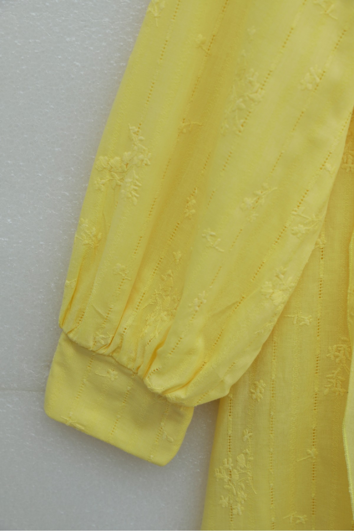 Önü Çift Kat Belden Bağlamalı Broşlu Astarlı Keten Elbise -Sarı