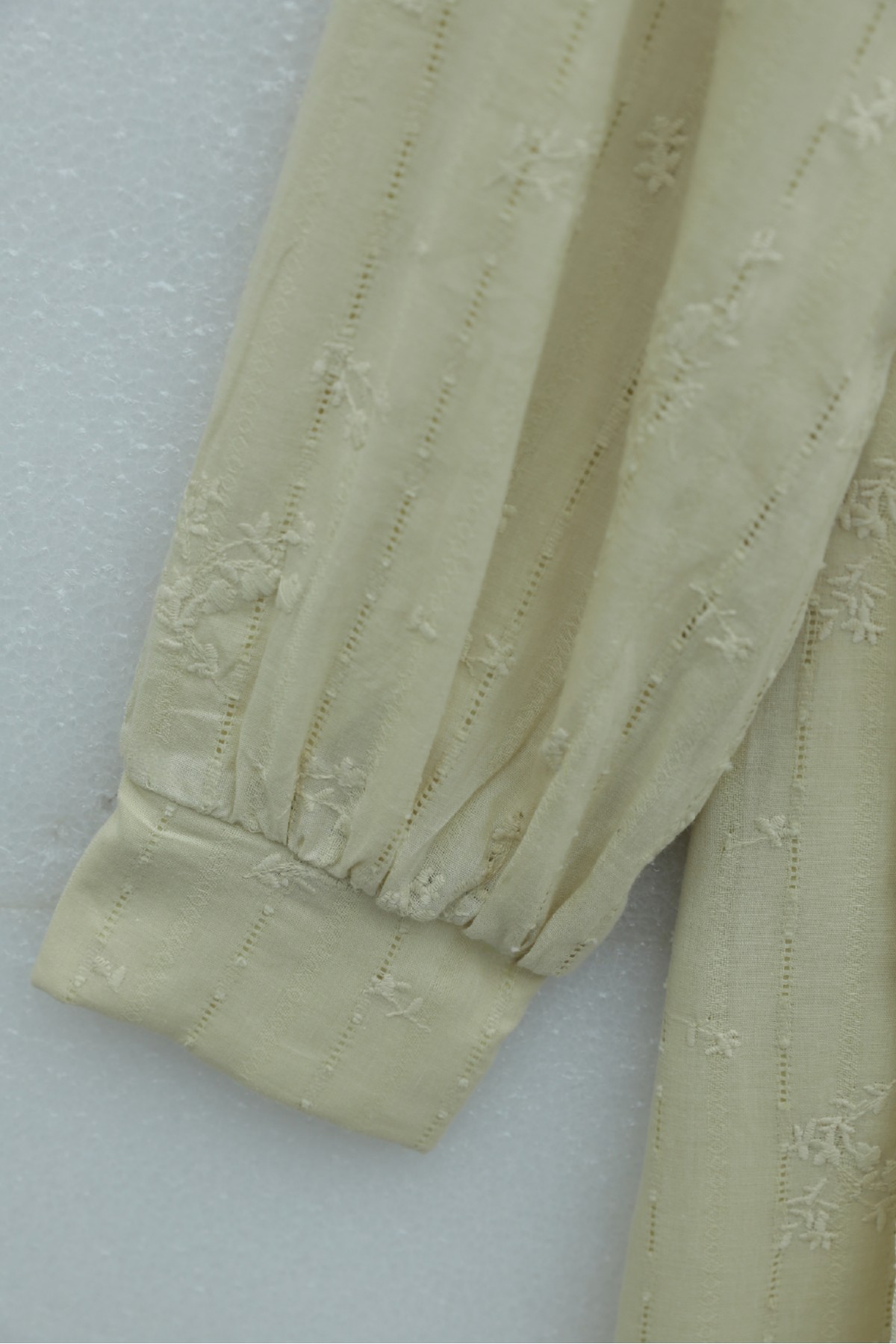 Önü Çift Kat Belden Bağlamalı Broşlu Astarlı Keten Elbise -Bej