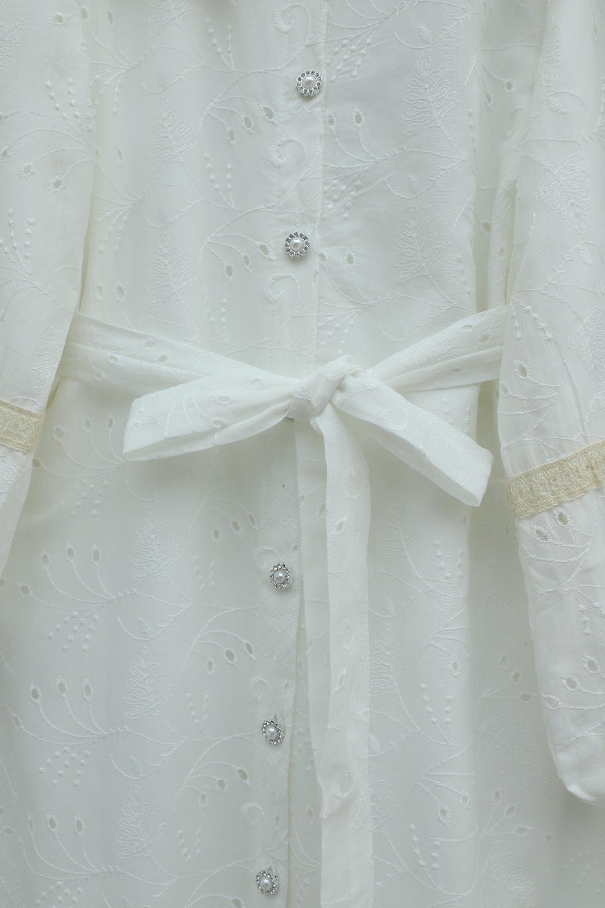 Bebe Yaka Fistolu Boydan Düğmeli Kemerli Astarlı Keten Elbise -Beyaz