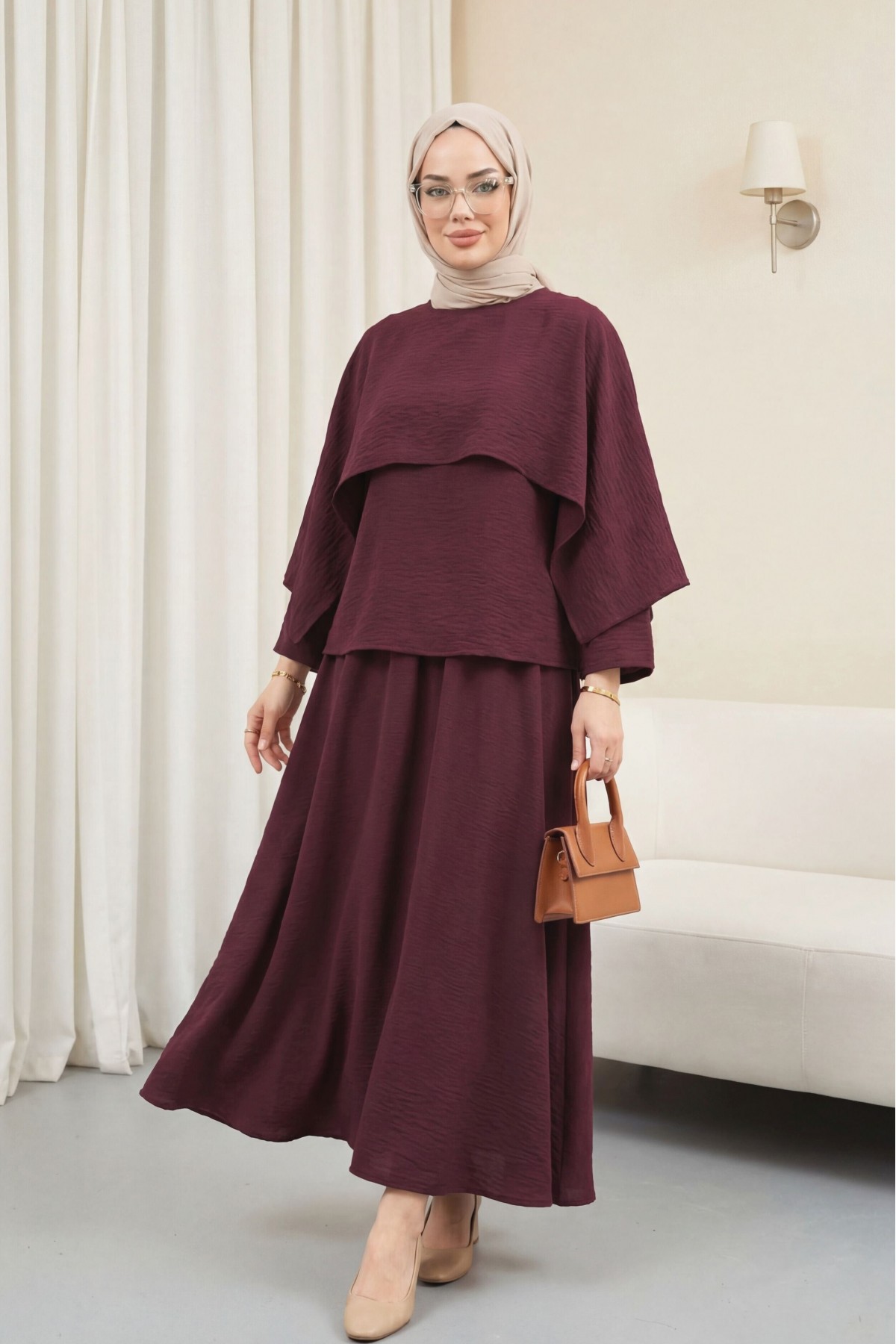 بدلة كوبرا بتفاصيل الكاب والتنورة ذات الحزام -لون الخوخ