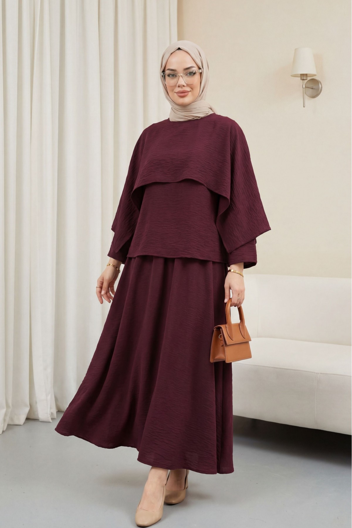 بدلة كوبرا بتفاصيل الكاب والتنورة ذات الحزام -لون الخوخ