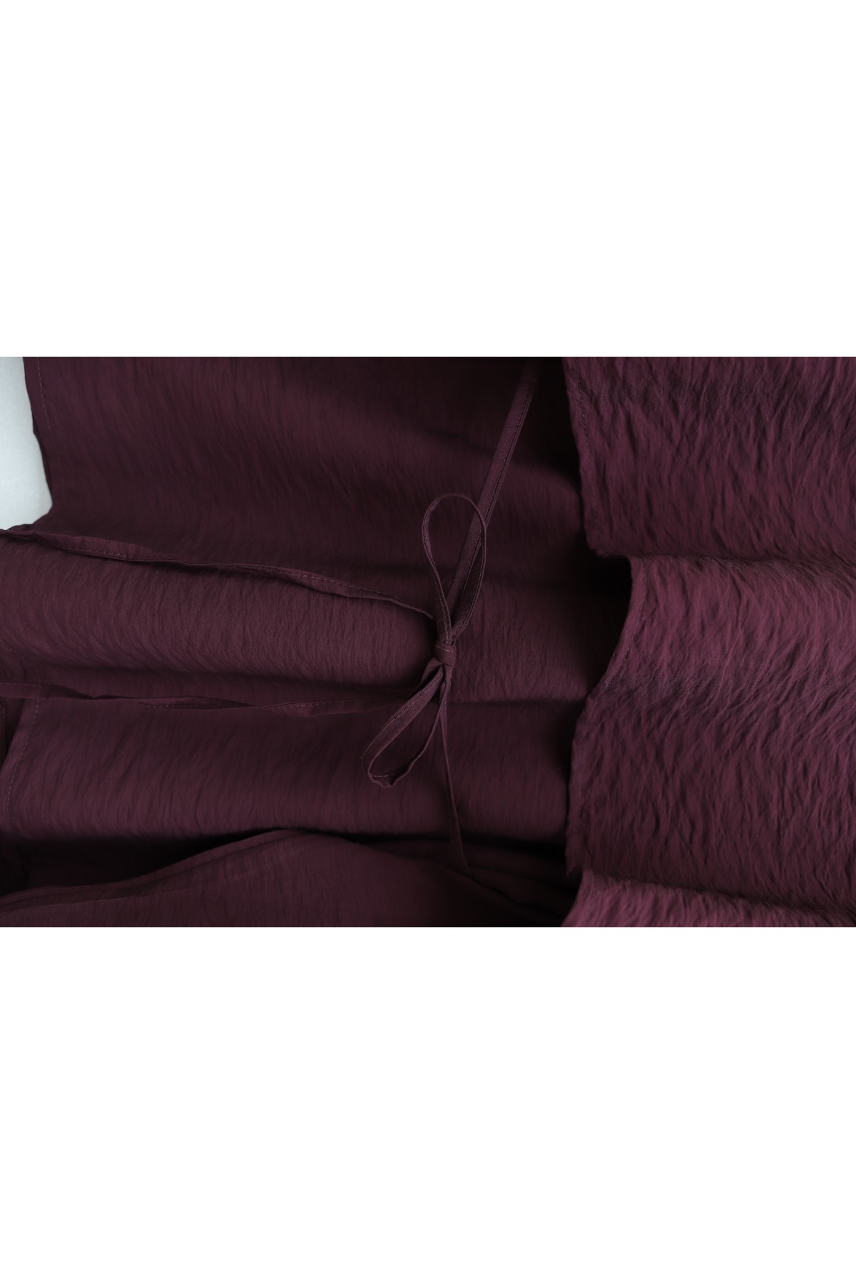 بدلة كوبرا بتفاصيل الكاب والتنورة ذات الحزام -لون الخوخ