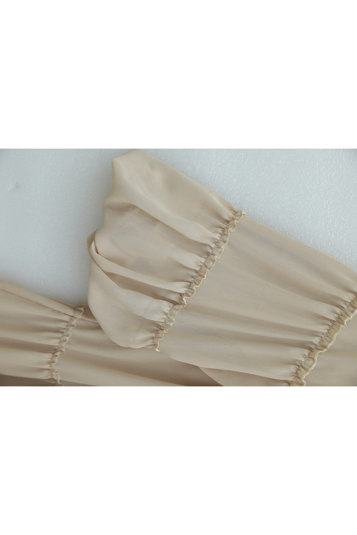 Yuvarlak Yaka Balon Kol Parçalı Astarlı Şifon Elbise -Bej