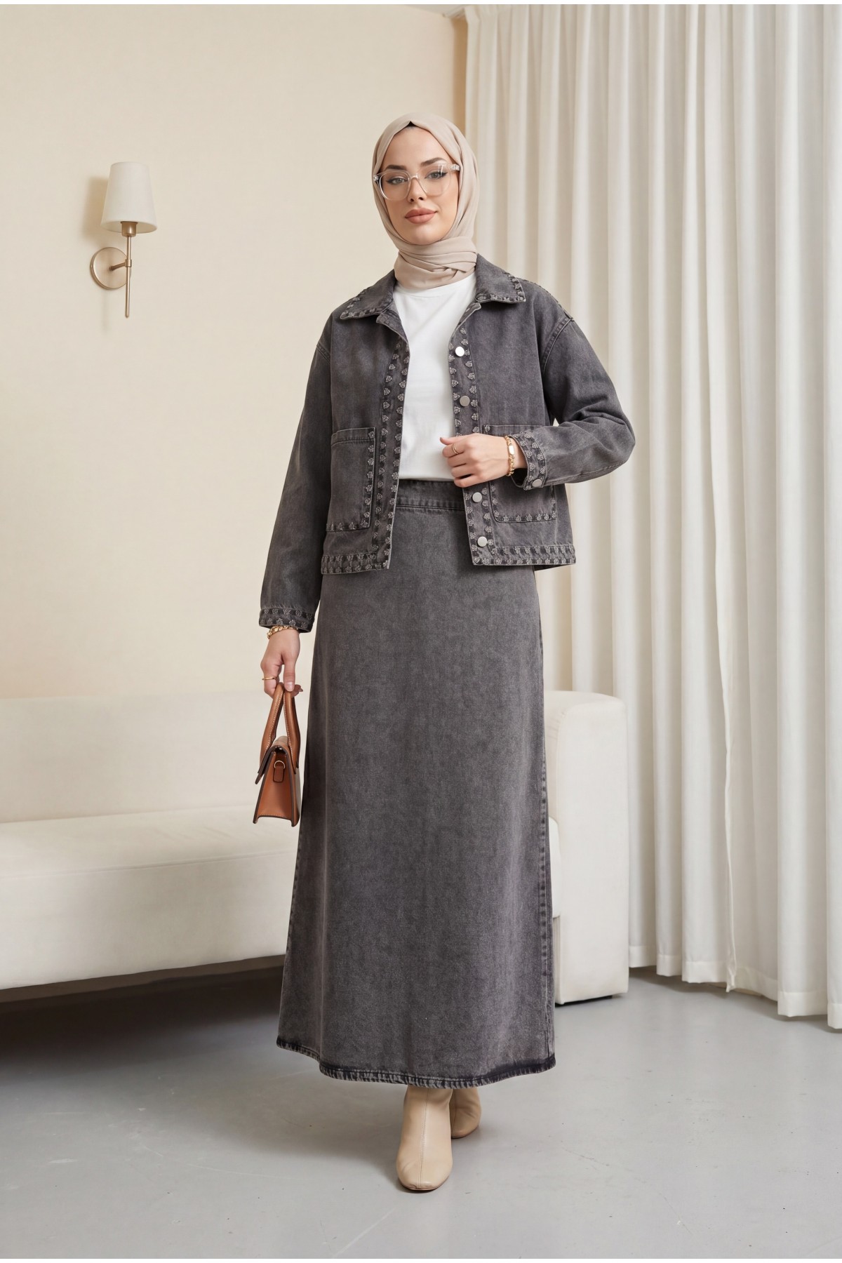 Nakış Detaylı Çift Cepli Önü Düğmeli Etekli Kot Takım -Füme