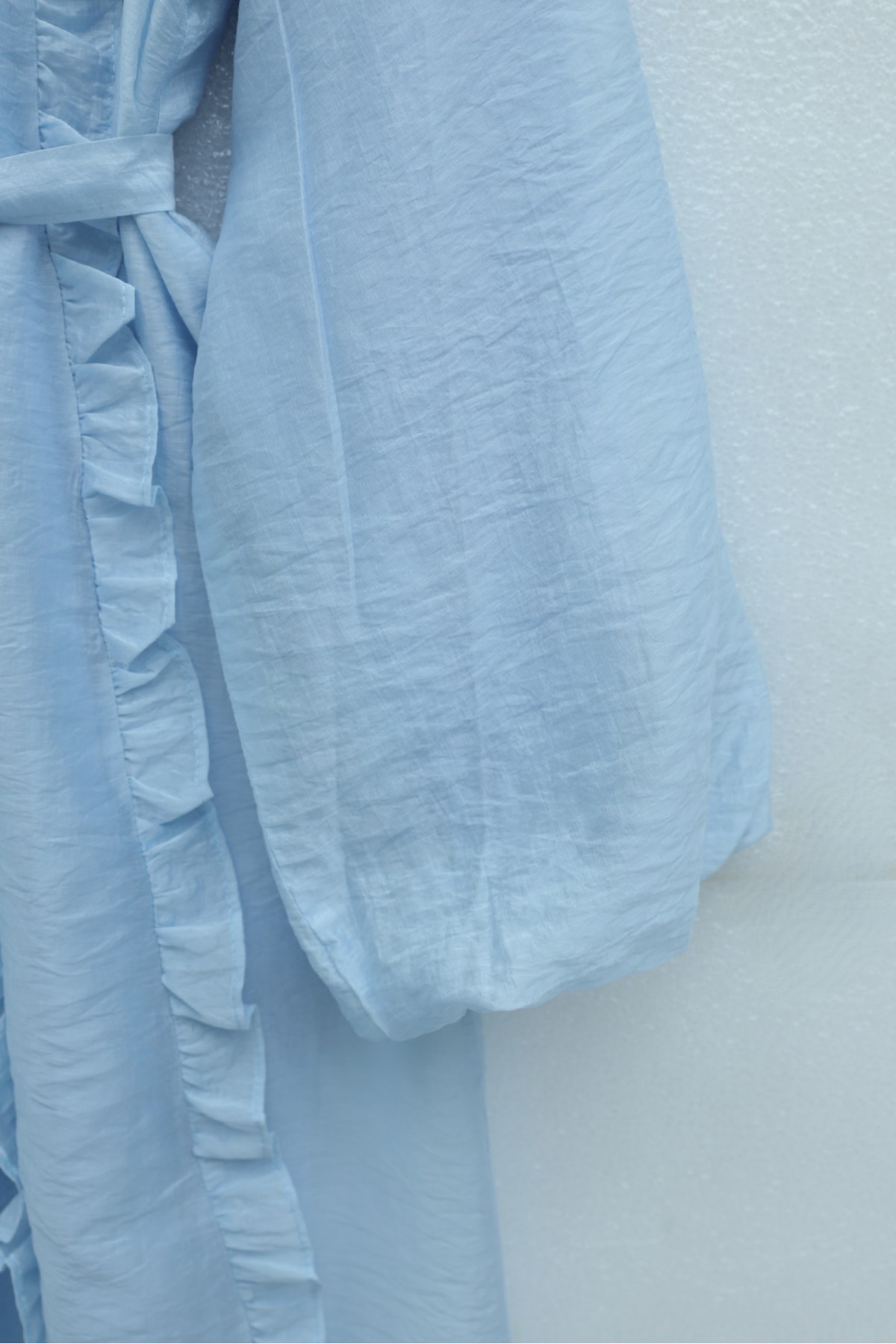 Önü Fırfırlı Beli Kemerli Kolu Lastikli Astarlı Cupra Elbise -Bebe Mavi