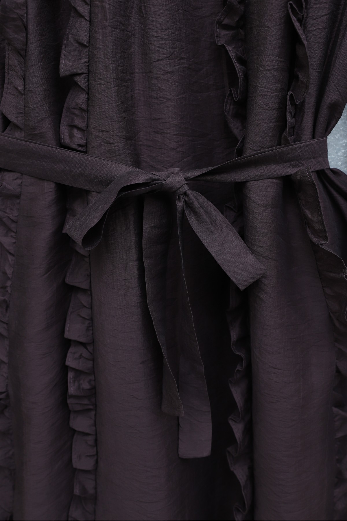 Önü Fırfırlı Beli Kemerli Kolu Lastikli Astarlı Cupra Elbise -K. Bordo