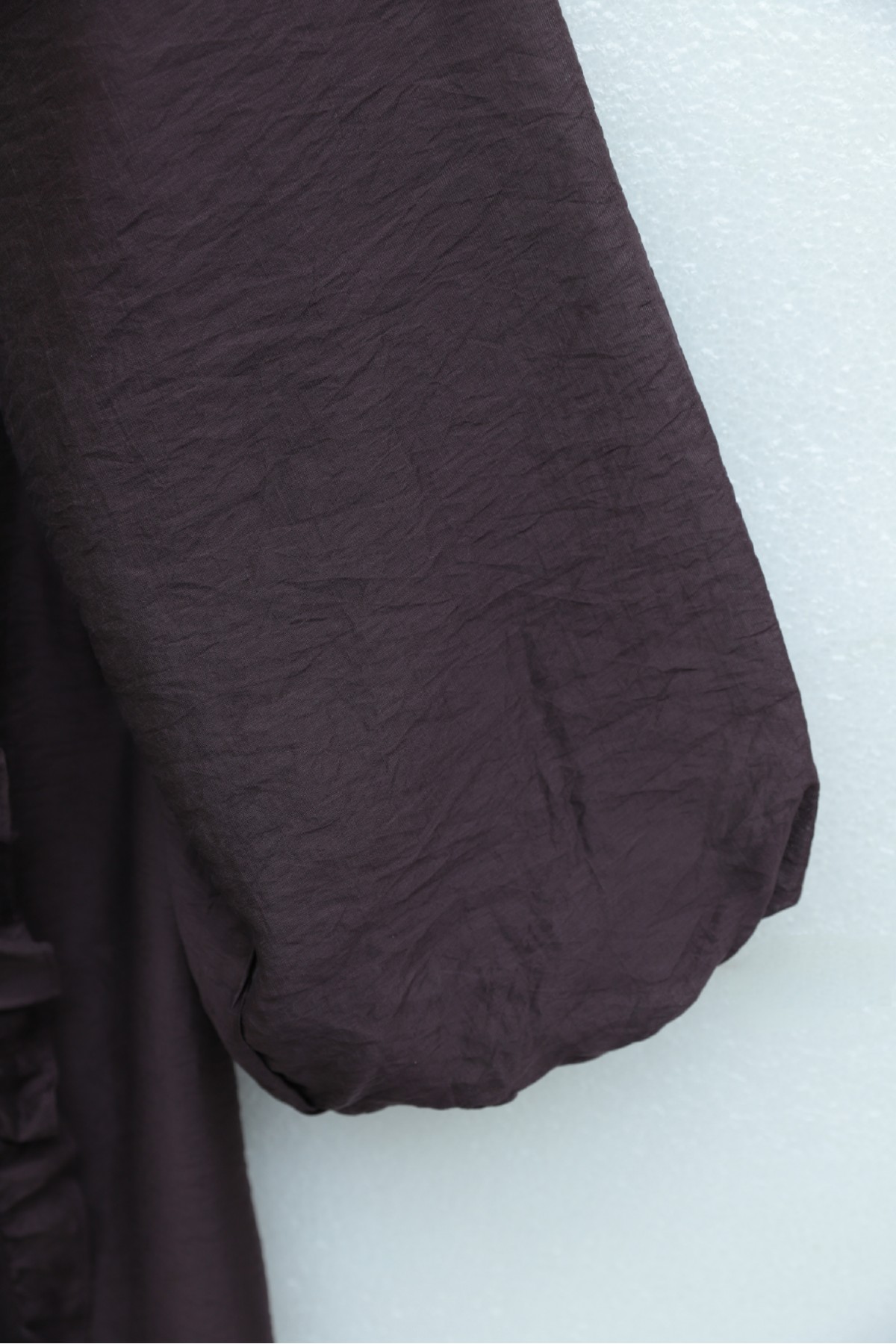 Önü Fırfırlı Beli Kemerli Kolu Lastikli Astarlı Cupra Elbise -K. Bordo