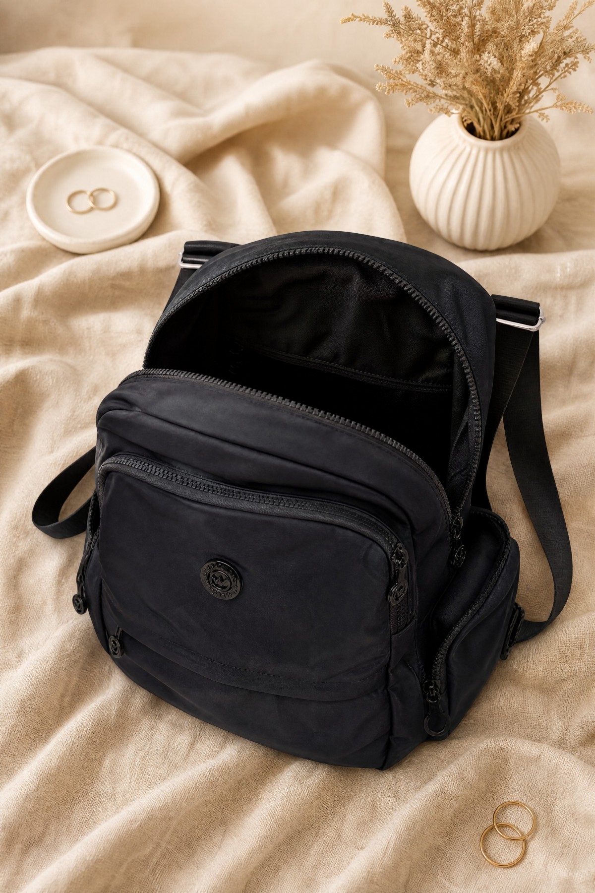 Multi-Compartment Water-Repellent Casual Backpack -Black