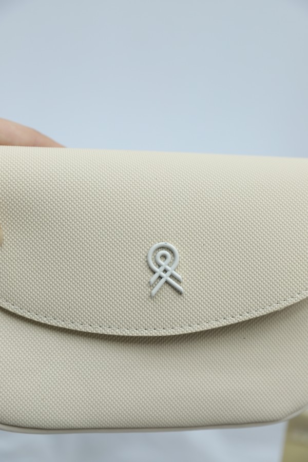 Woven Shoulder Box Bag with Lid -Cream color