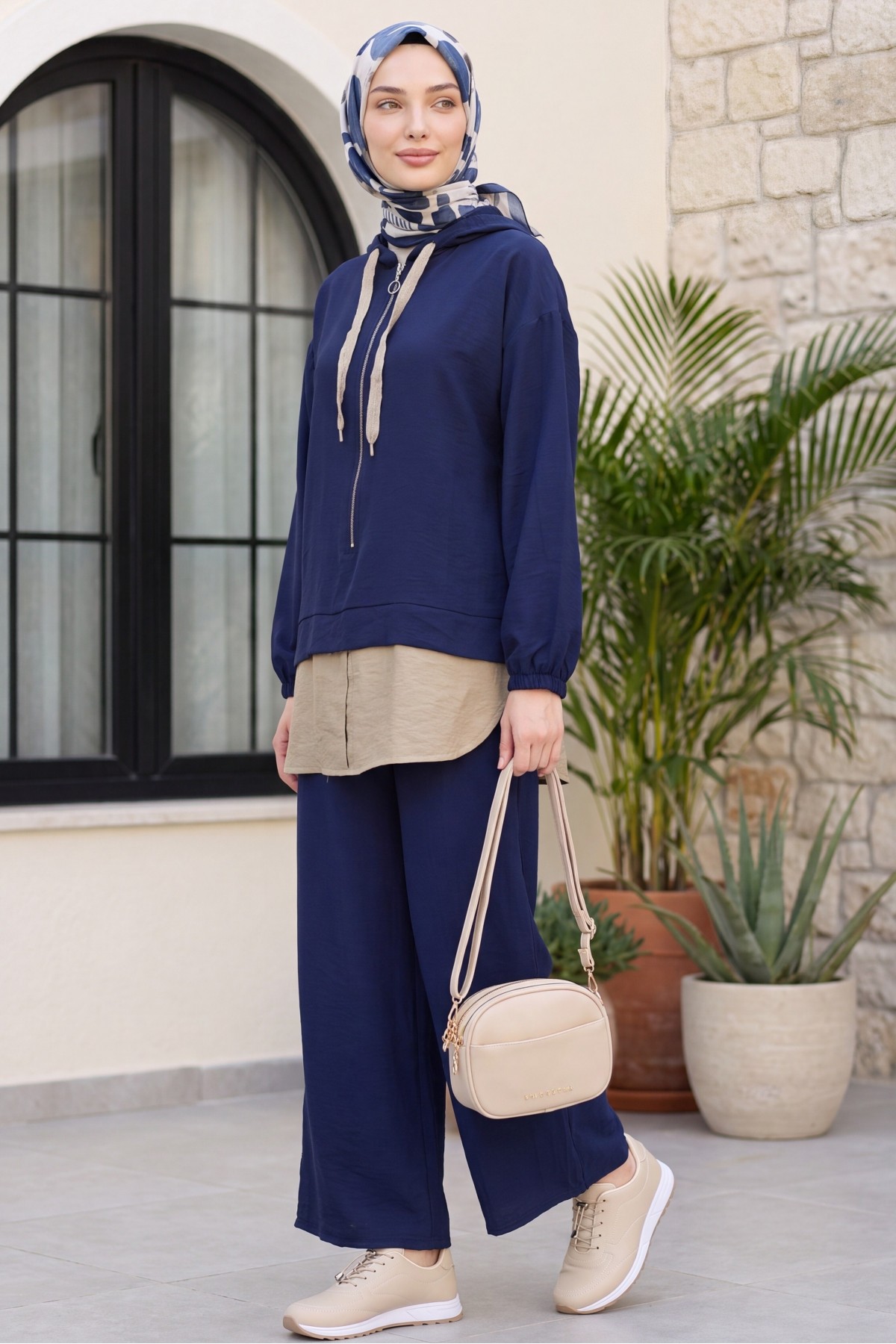 Strawberry Set with Half-Zip Hooded Sweatshirt, Elasticated Cuffs, and Wide-Leg Pants -Navy blue