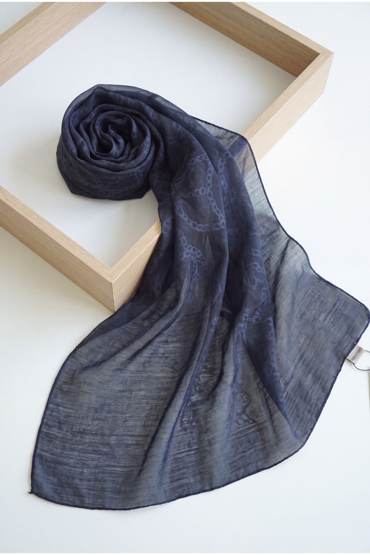 Chain Pattern Jacquard Shawl -Navy blue