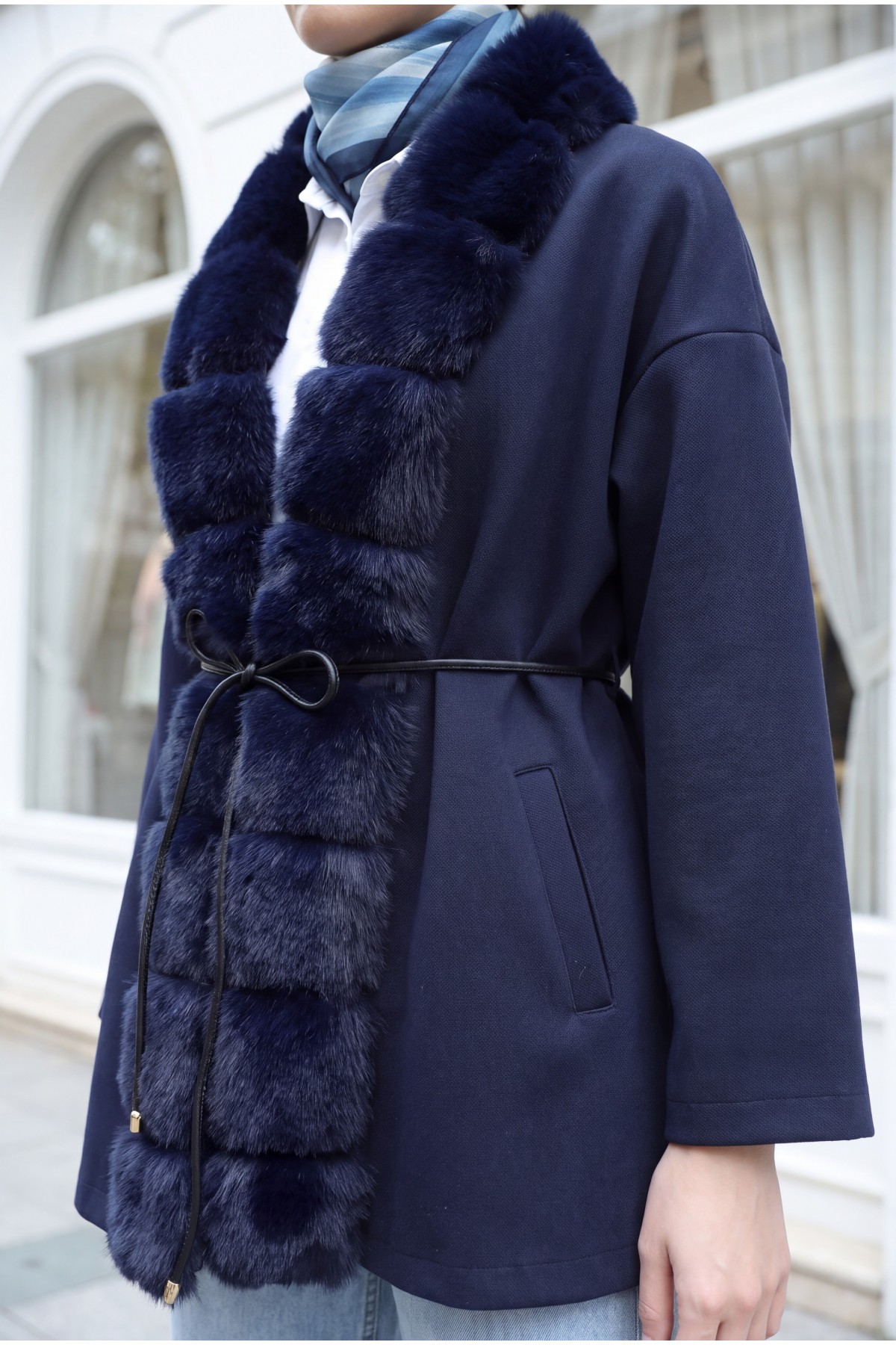 Wool-Blend Coat with Belt, Pockets, and Fur Detail -Navy blue