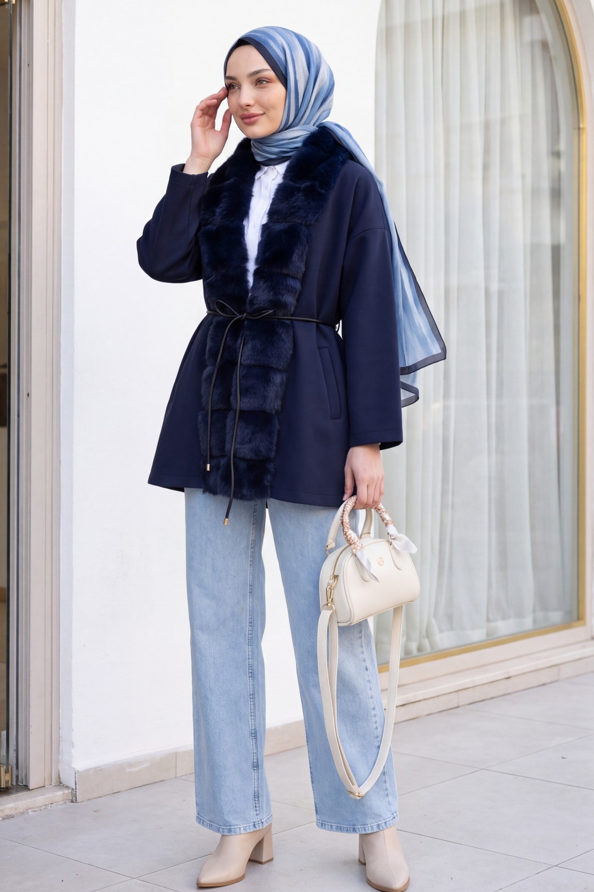 Wool-Blend Coat with Belt, Pockets, and Fur Detail -Navy blue