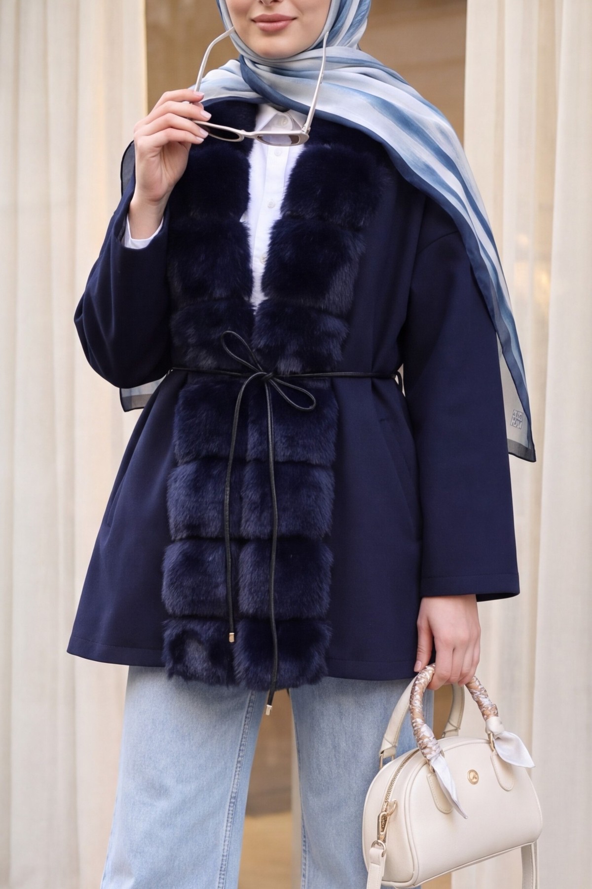 Wool-Blend Coat with Belt, Pockets, and Fur Detail -Navy blue