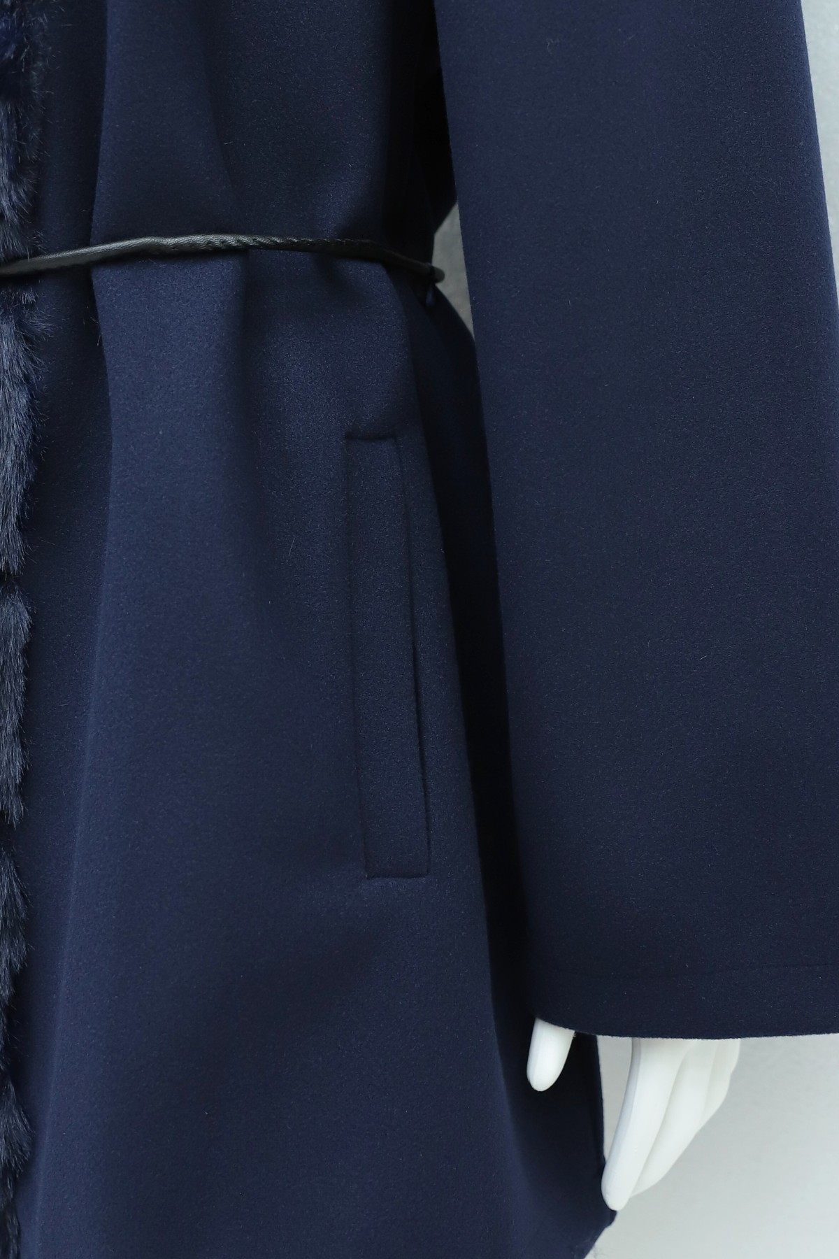 Wool-Blend Coat with Belt, Pockets, and Fur Detail -Navy blue