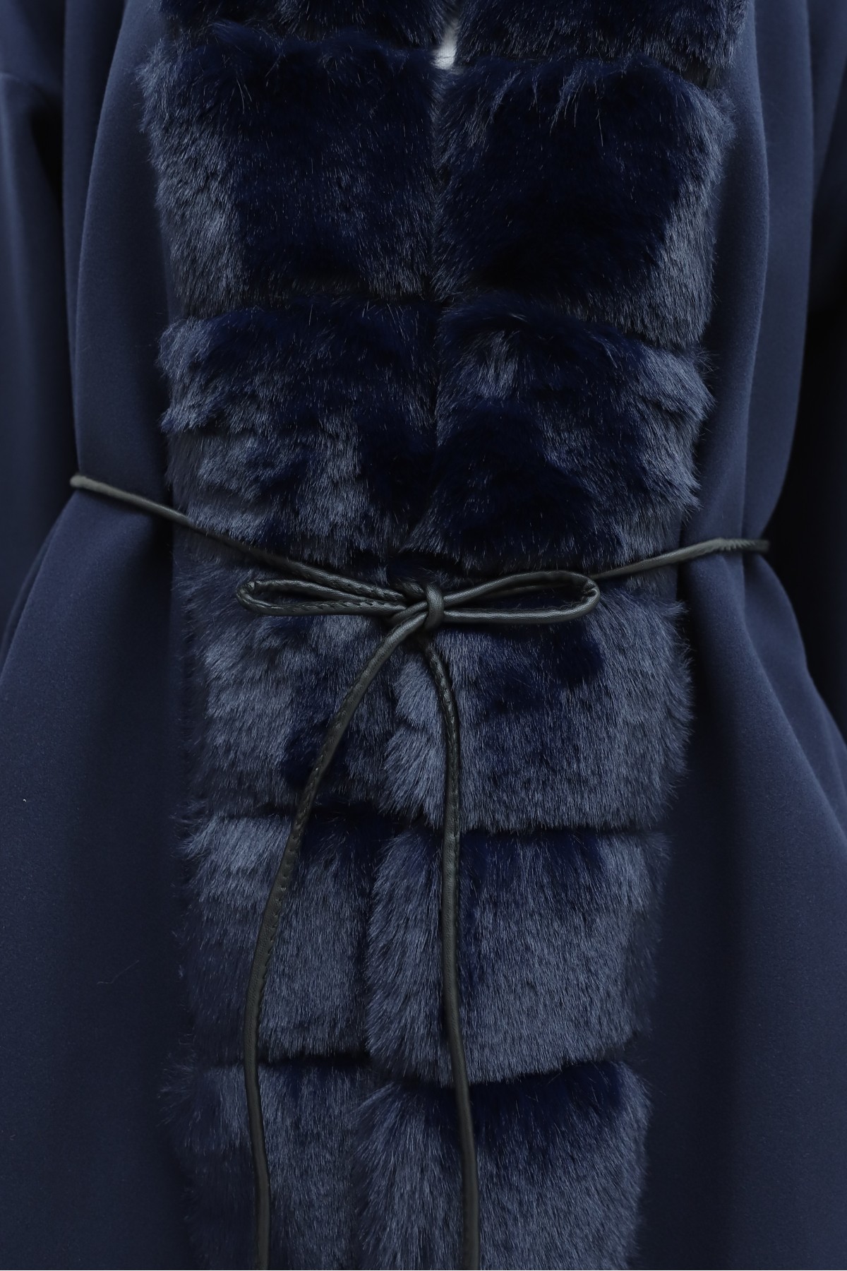 Wool-Blend Coat with Belt, Pockets, and Fur Detail -Navy blue