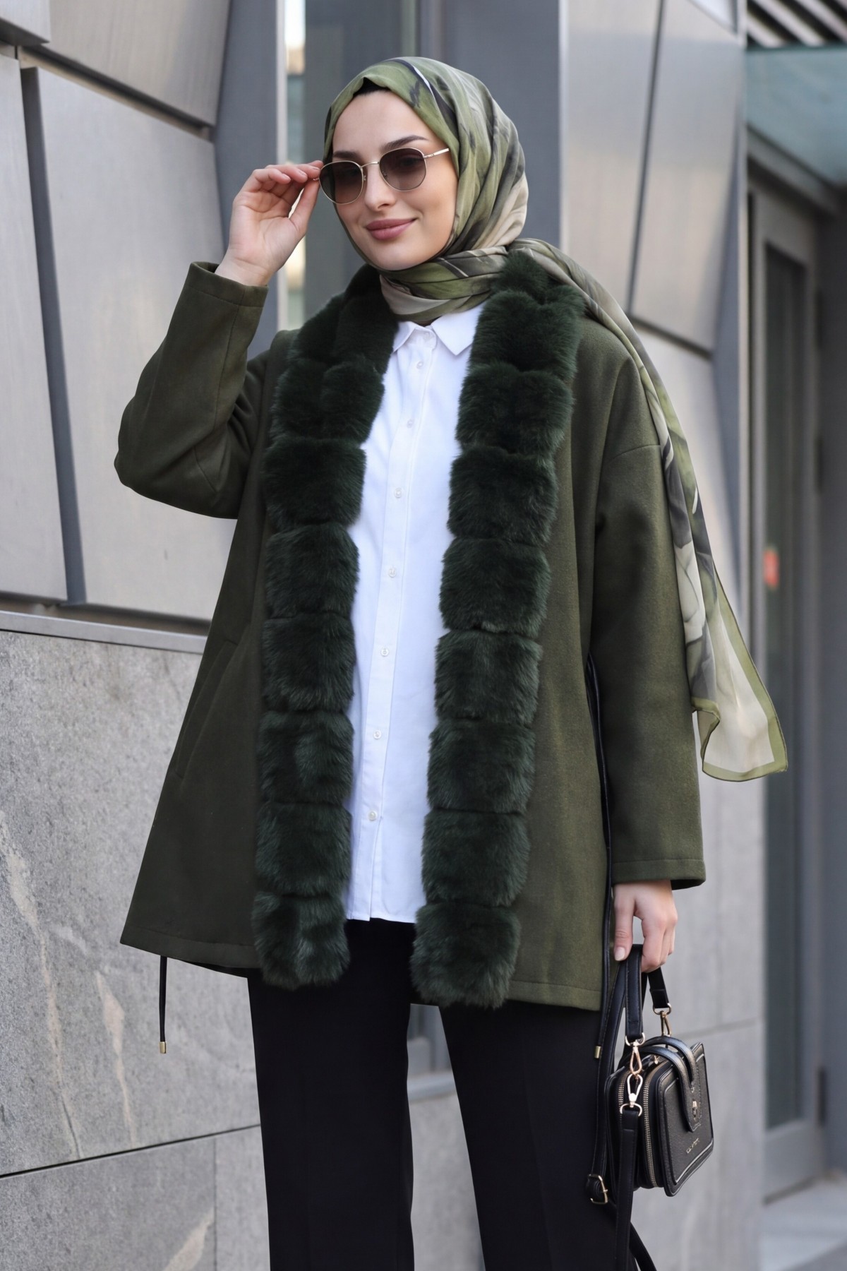 Wool-Blend Coat with Belt, Pockets, and Fur Detail -Khaki