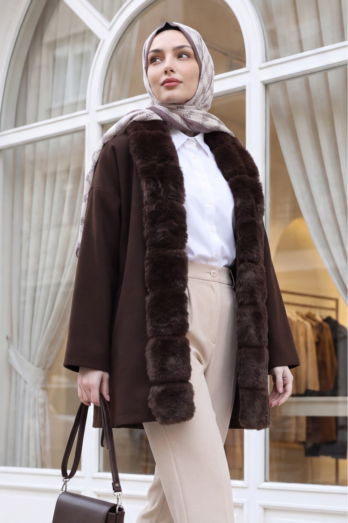 Beli Kemerli Cepli Kürk Detaylı Kaşe Kap -Koyu Kahverengi