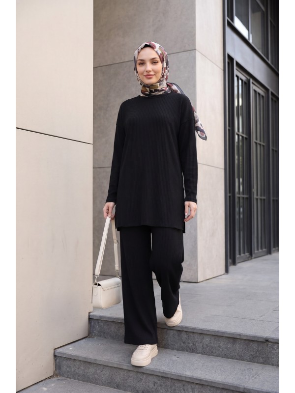 Ribbed Knit Set with Slit-Detail Crew-Neck Top and Trousers -Black