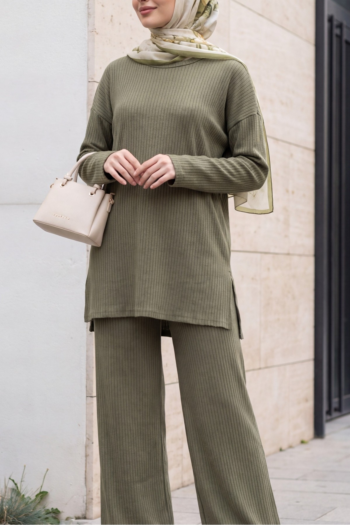 Ribbed Knit Set with Slit-Detail Crew-Neck Top and Trousers -Cagla Green