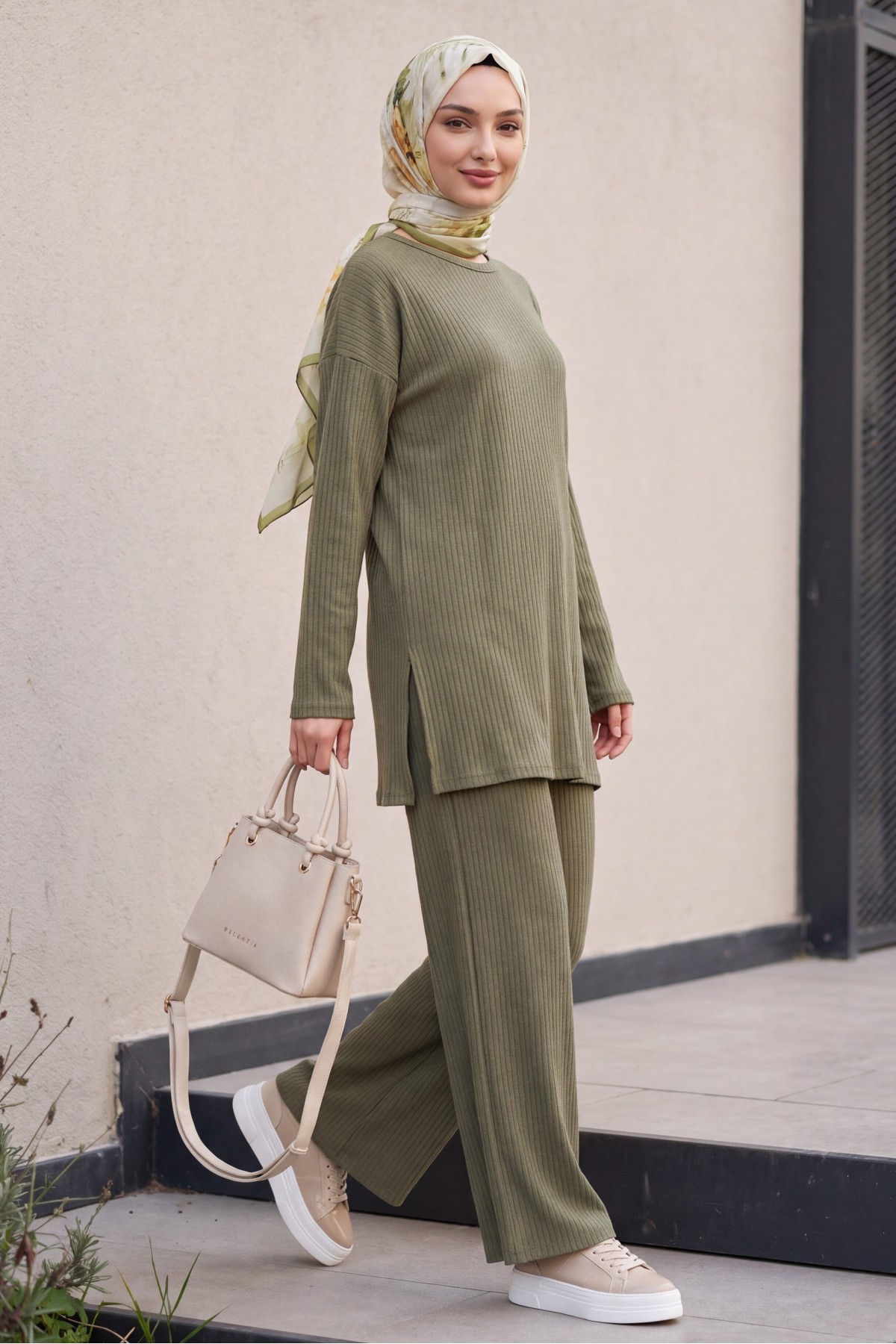 Ribbed Knit Set with Slit-Detail Crew-Neck Top and Trousers -Cagla Green