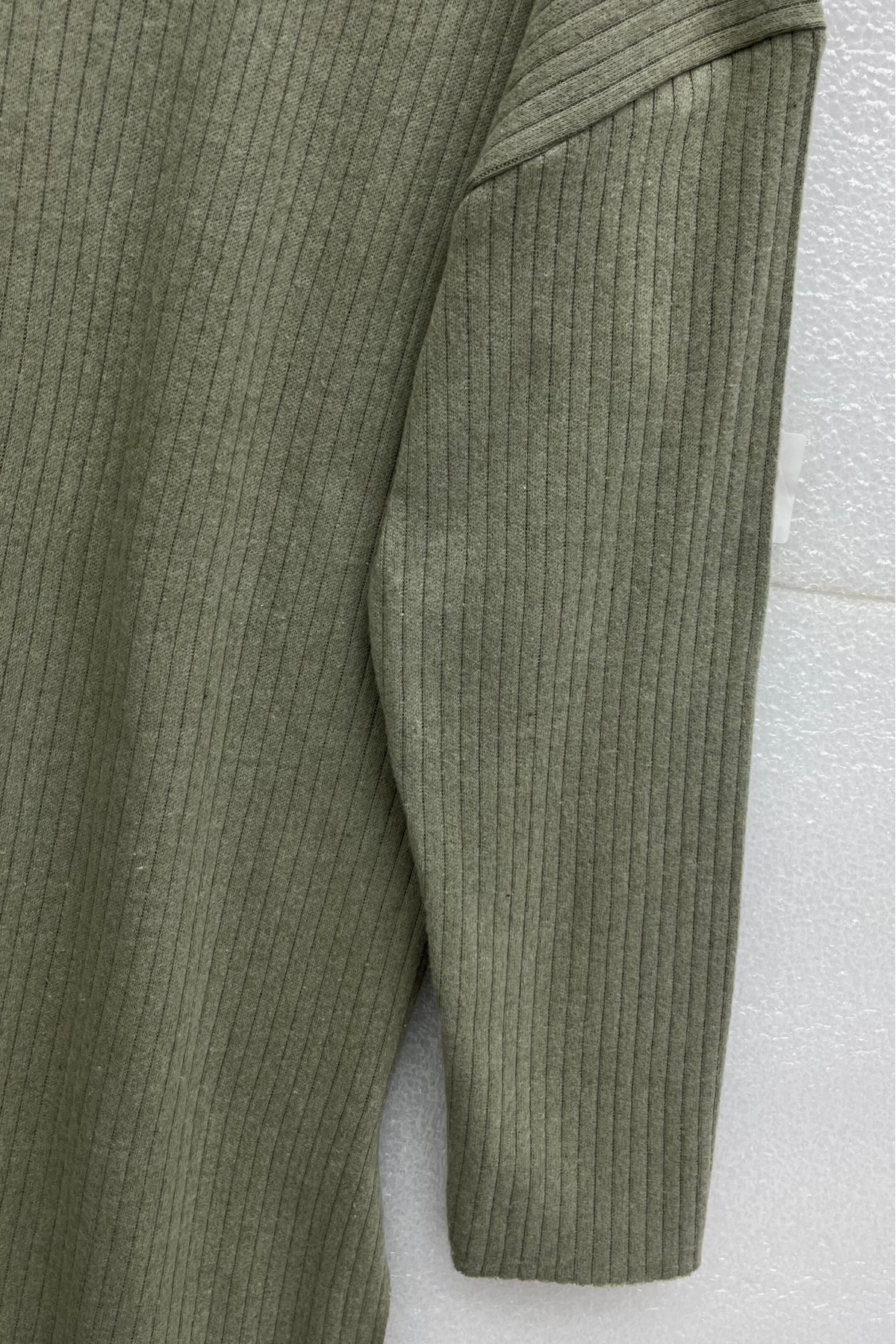 Ribbed Knit Set with Slit-Detail Crew-Neck Top and Trousers -Cagla Green
