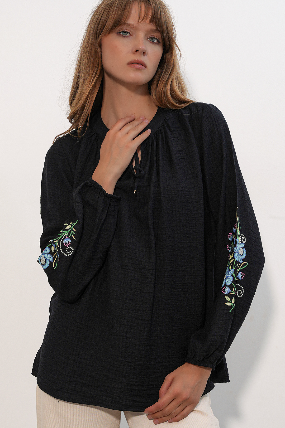 Women's Embroidered Oversize Blouse 1000 