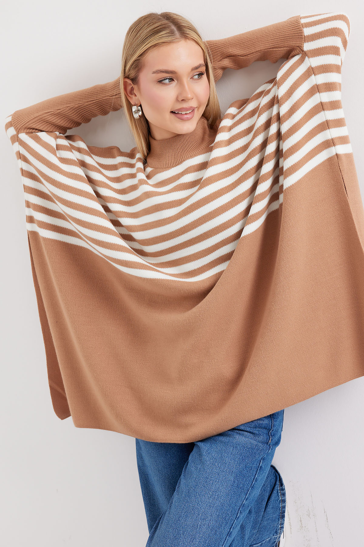 15783 Slit Poncho Sweater 