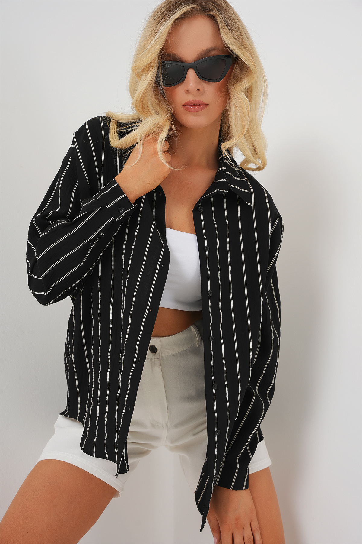 قميص نسائي مخطط واسع 20293 