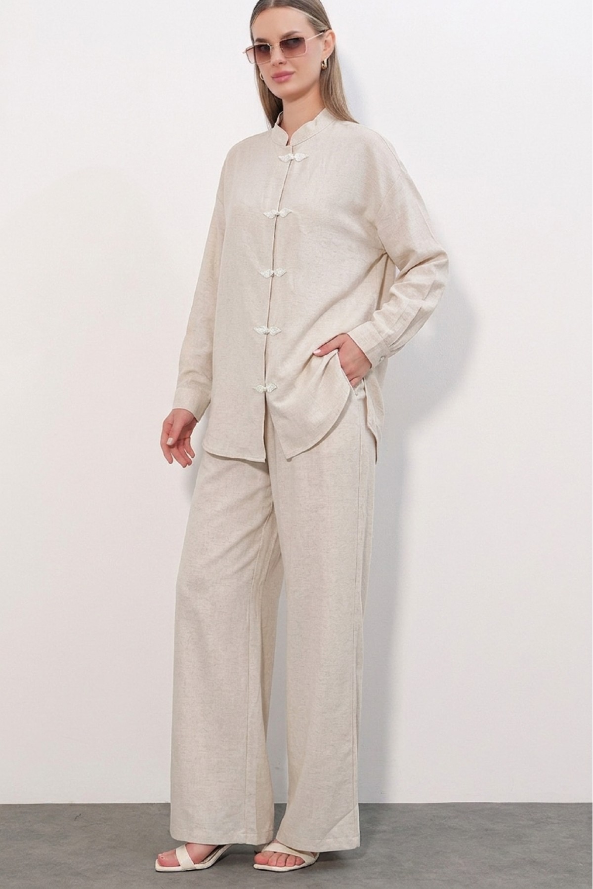 Women's Blouse with Collar Detail 40034 