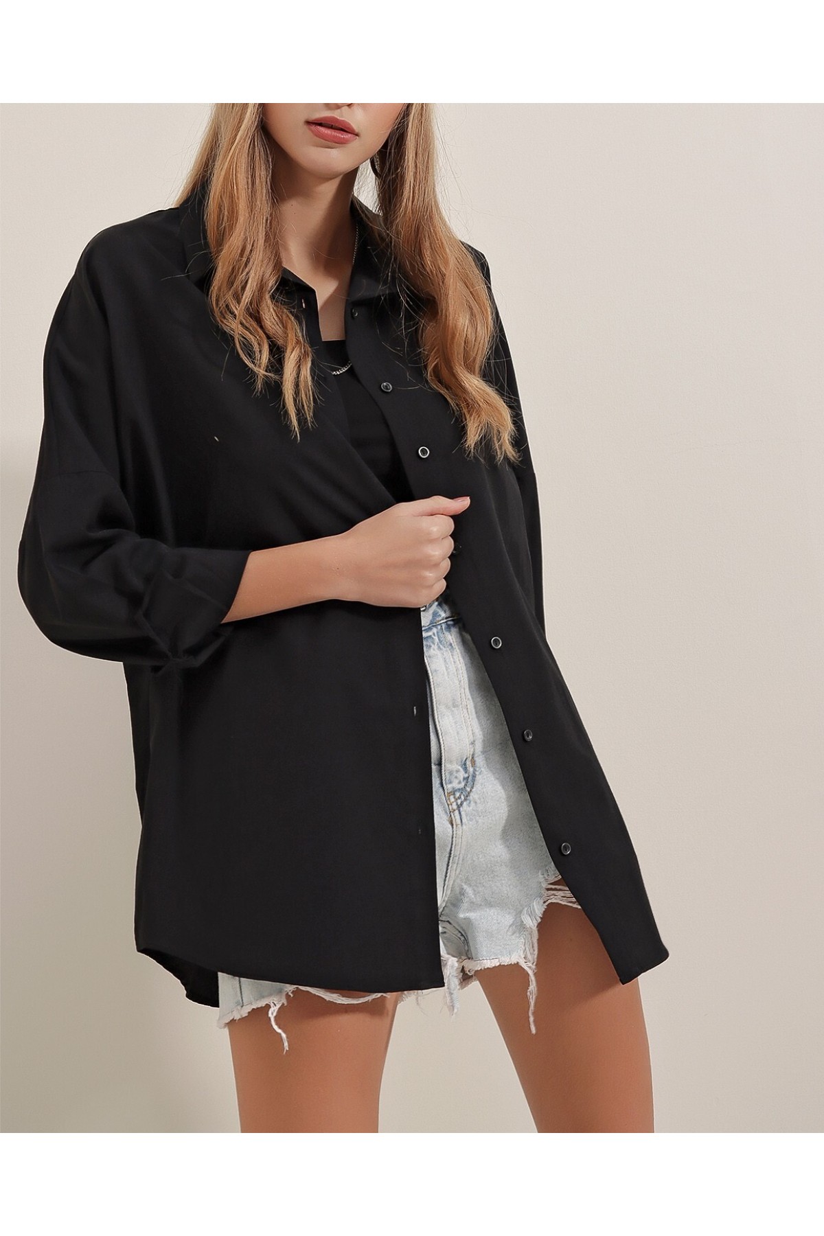 Kadın Siyah Oversize Uzun Basic Gömlek 3900