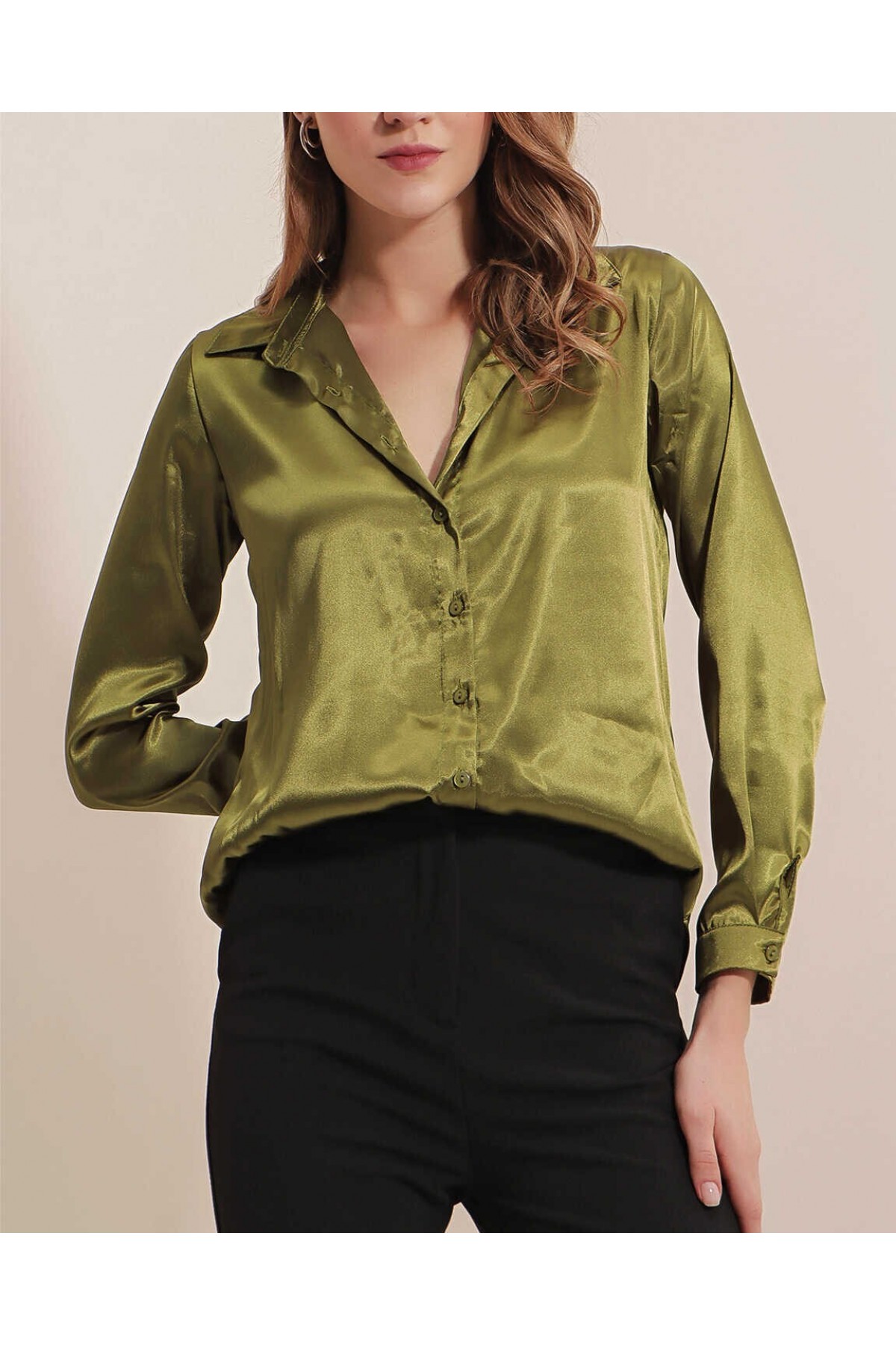 3964 Lightly Flowing Satin Shirt 