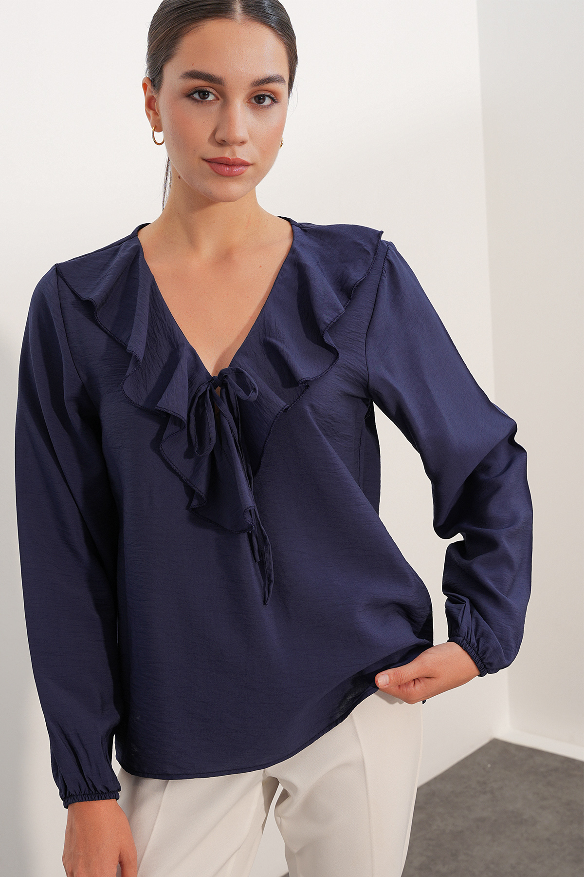 Women's Blouse with Collar Detail 40034 