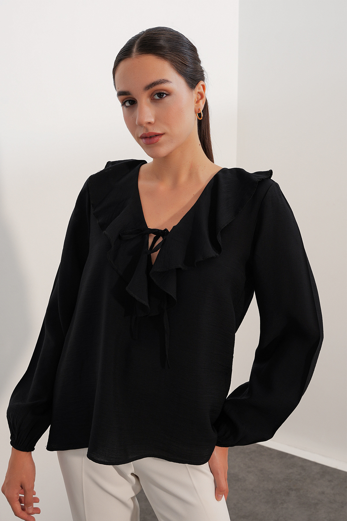 Women's Blouse with Collar Detail 40034 