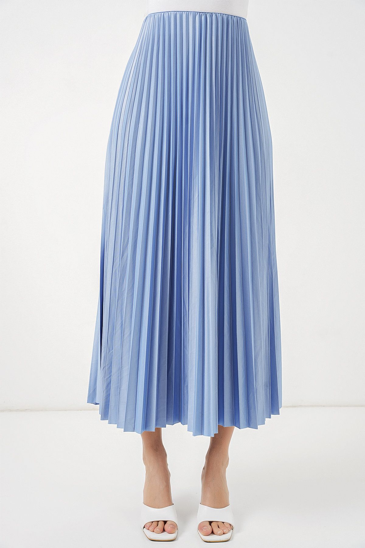 8009 تنورة مطوية بمظهر جلدي 