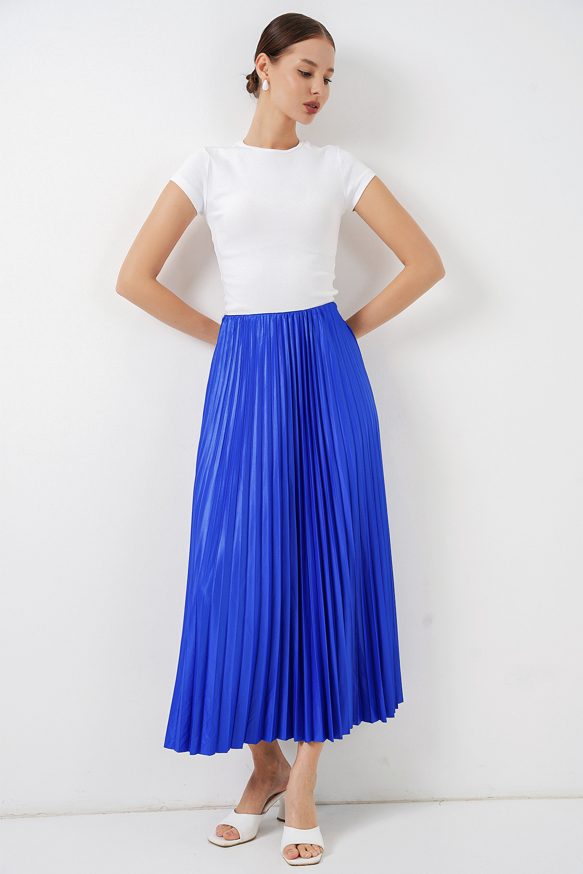 8009 Leather-Look Pleated Skirt 